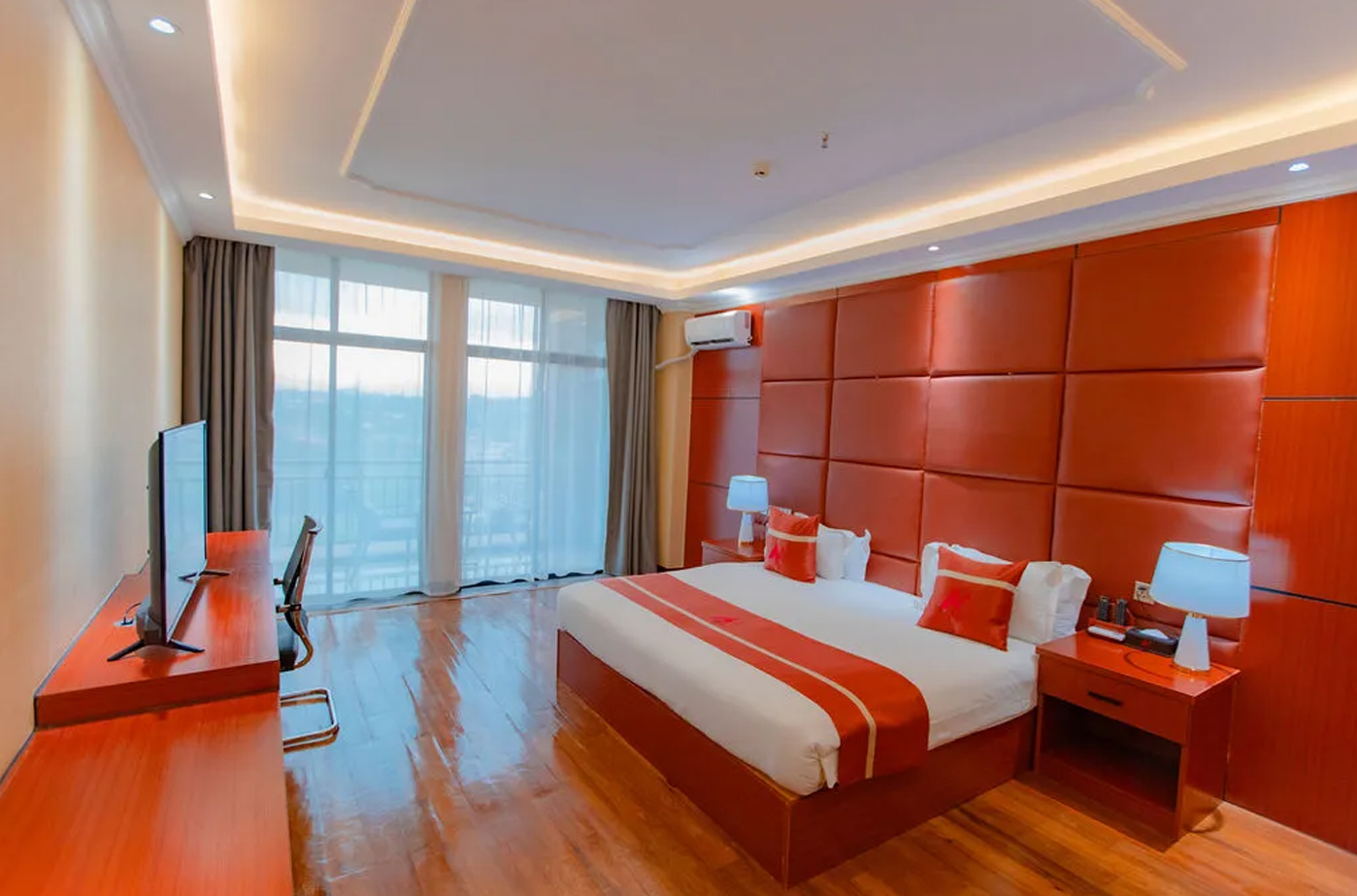 Make the most of being away in this 32 square meter guestroom spreading deluxe amenities inclusive of a king bed, large work area, and a modern bathroom with an exclusive balcony.