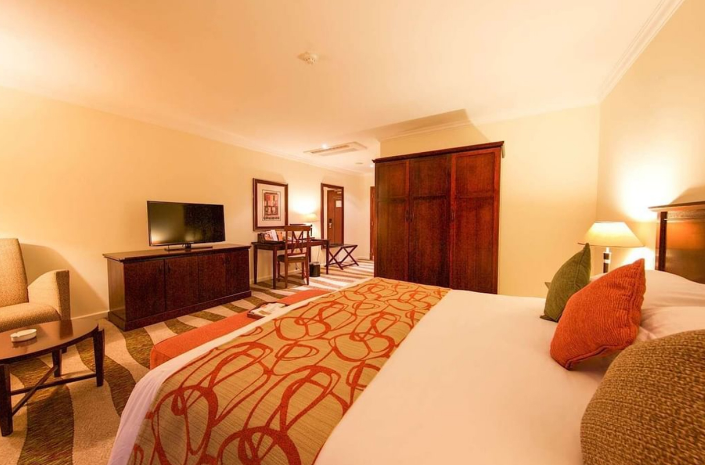 Appointed in authentic African style and elegantly furnished with upscale furnishings and 5-star amenities, our 25- to 30-square-metre Standard Rooms exude a quiet sophistication ideal for business or leisure stays.